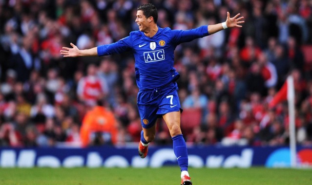 【华体会官网】曼联冬窗瞄准28岁铁腰，转会费仅2000万！皇马或半路截胡引爆豪门争夺战