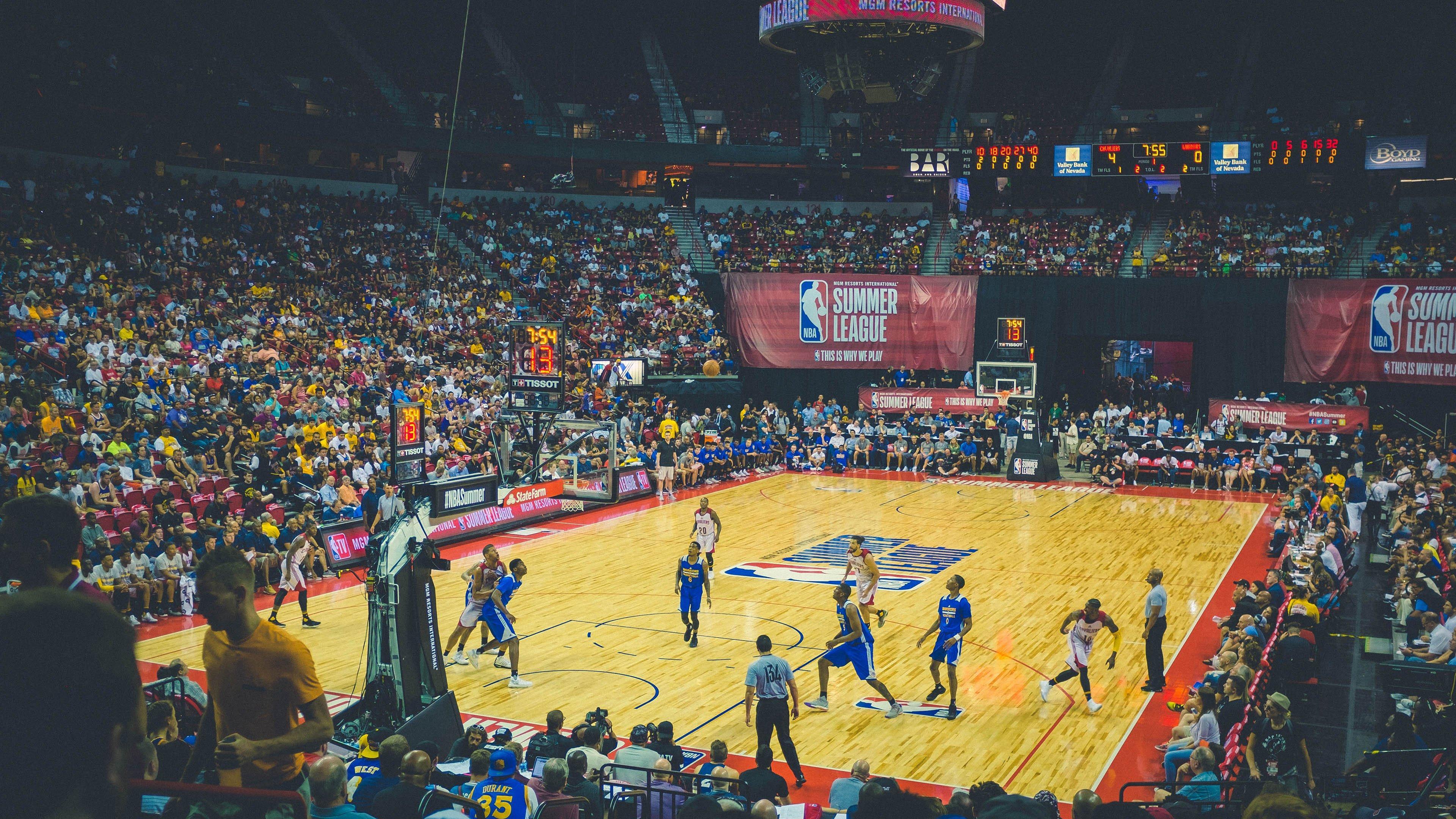 杜兰特三十七岁再展巅峰实力,昨日高效输出助队告捷彰显传奇价值